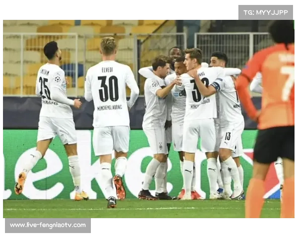 “利物浦3-0完胜马赛，客场连胜跻身欧冠前八”